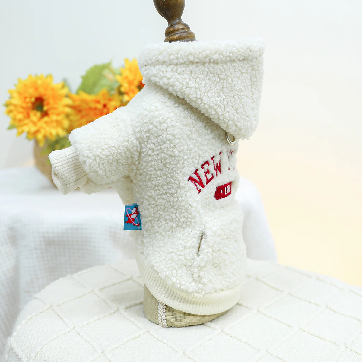 1PC Pet Apparel Dog Cat Autumn/Winter Thickened Warm White New York Coat Hoodie With Drawstring Buckle For Small Medium Dogs 1PC Pet Apparel Dog Cat Autumn/Winter Thickened Warm White New York Coat Hoodie With Drawstring Buckle For Small Medium Dogs