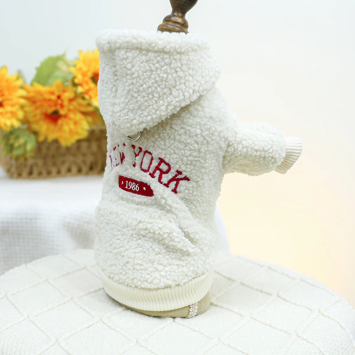 1PC Pet Apparel Dog Cat Autumn/Winter Thickened Warm White New York Coat Hoodie With Drawstring Buckle For Small Medium Dogs 1PC Pet Apparel Dog Cat Autumn/Winter Thickened Warm White New York Coat Hoodie With Drawstring Buckle For Small Medium Dogs