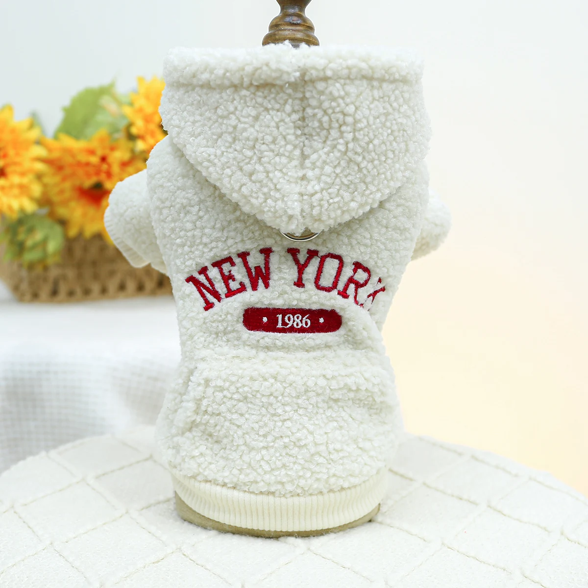 1PC Pet Apparel Dog Cat Autumn/Winter Thickened Warm White New York Coat Hoodie With Drawstring Buckle For Small Medium Dogs 1PC Pet Apparel Dog Cat Autumn/Winter Thickened Warm White New York Coat Hoodie With Drawstring Buckle For Small Medium Dogs
