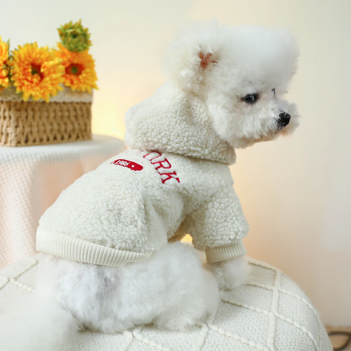 1PC Pet Apparel Dog Cat Autumn/Winter Thickened Warm White New York Coat Hoodie With Drawstring Buckle For Small Medium Dogs 1PC Pet Apparel Dog Cat Autumn/Winter Thickened Warm White New York Coat Hoodie With Drawstring Buckle For Small Medium Dogs