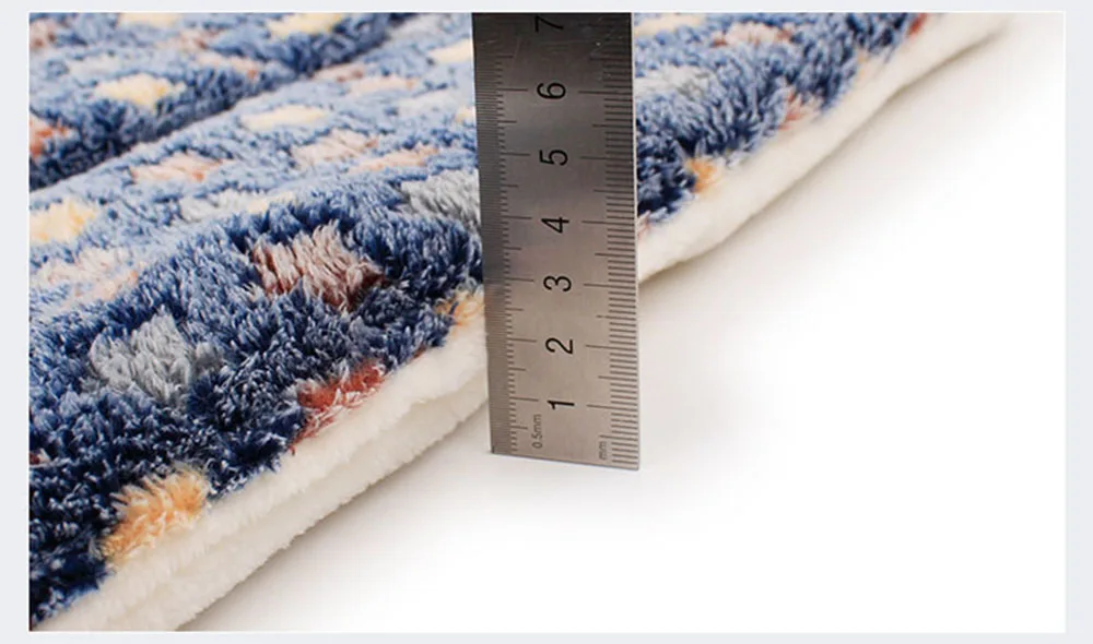 Flannel Pet Mat Dog Bed Cat Bed Thicken Sleeping Mat Dog Blanket Mat For Puppy Kitten Pet Dog Bed for Small Large Dogs Pet Rug
